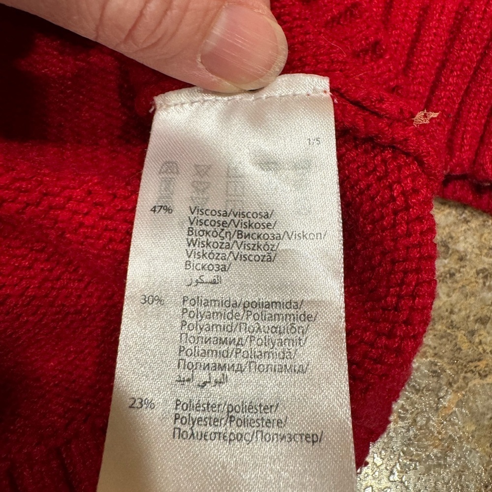 Red Cable Knit Sweater - Picture 3 of 4